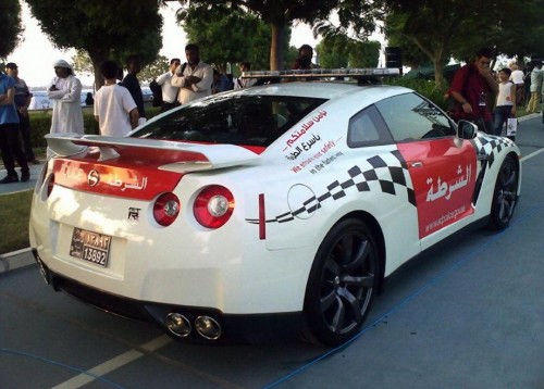 Dubai Police Patrols in Nissan GT-R_2